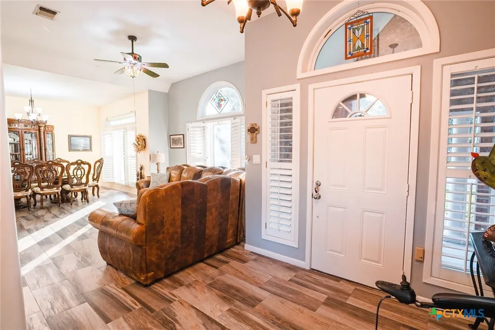 303 Woodlands Lane Victoria, TX 77904