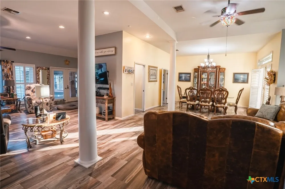 303 Woodlands Lane Victoria, TX 77904