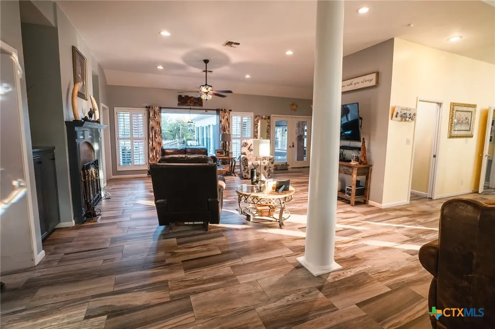 303 Woodlands Lane Victoria, TX 77904