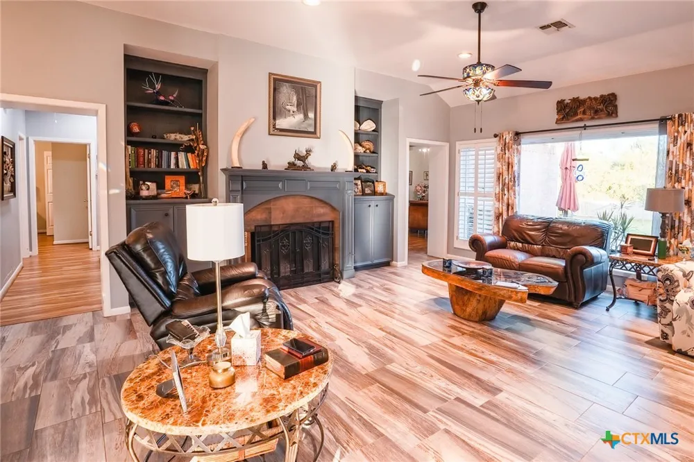 303 Woodlands Lane Victoria, TX 77904