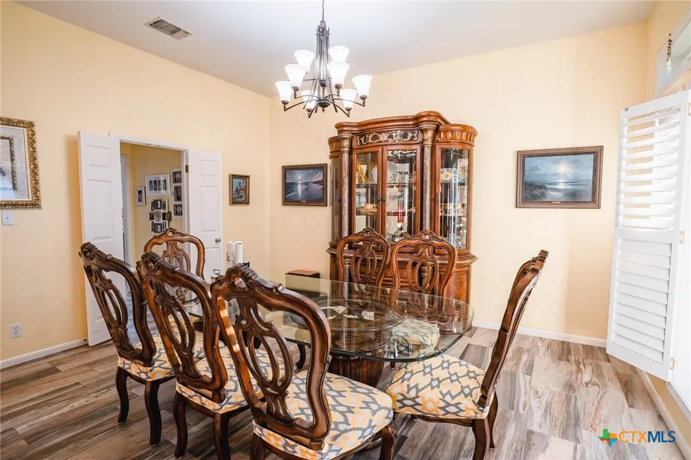 303 Woodlands Lane Victoria, TX 77904
