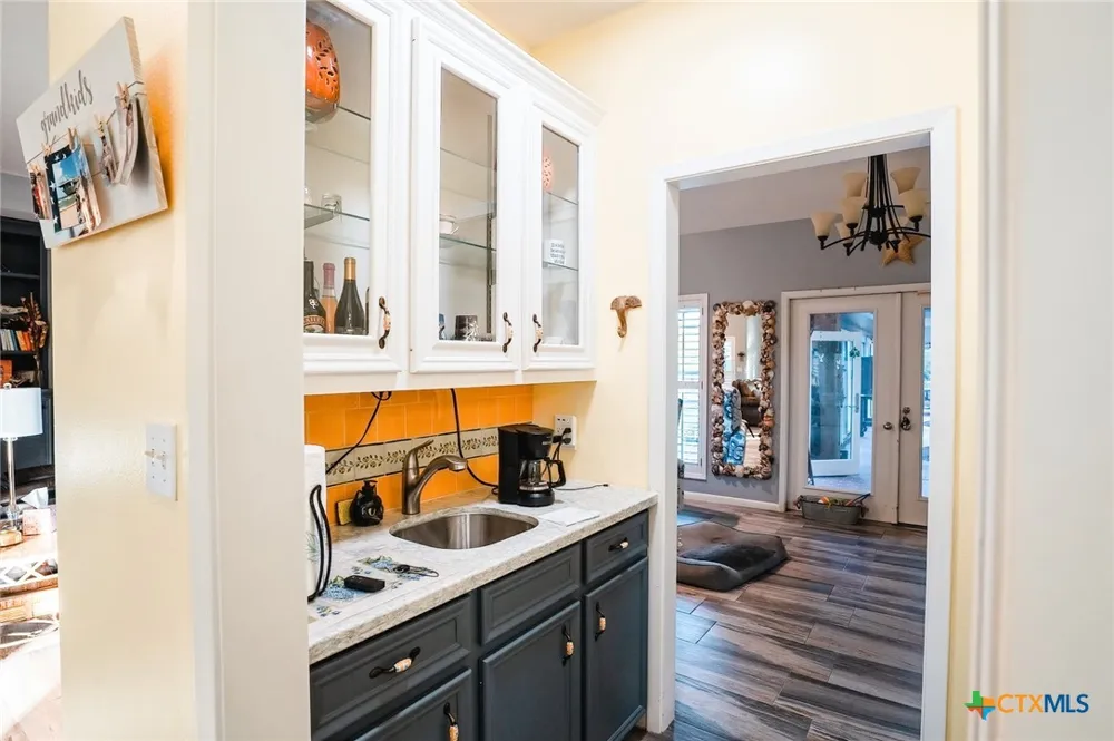303 Woodlands Lane Victoria, TX 77904
