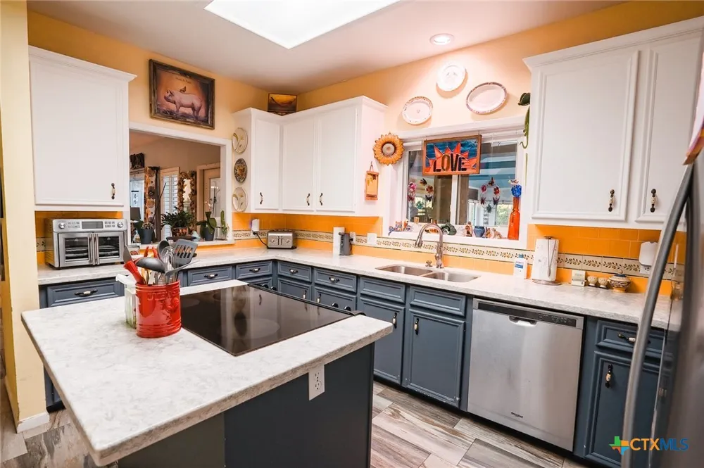303 Woodlands Lane Victoria, TX 77904