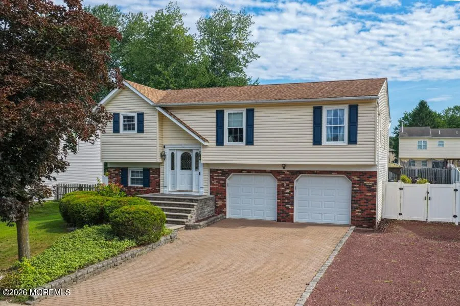 16 Starlight Road Howell, NJ 07731