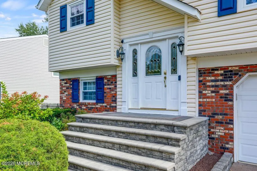 16 Starlight Road Howell, NJ 07731