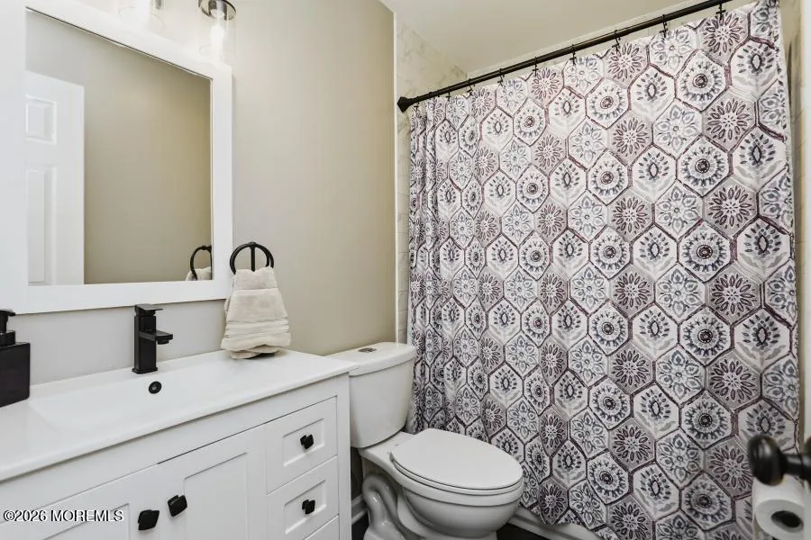 16 Starlight Road Howell, NJ 07731