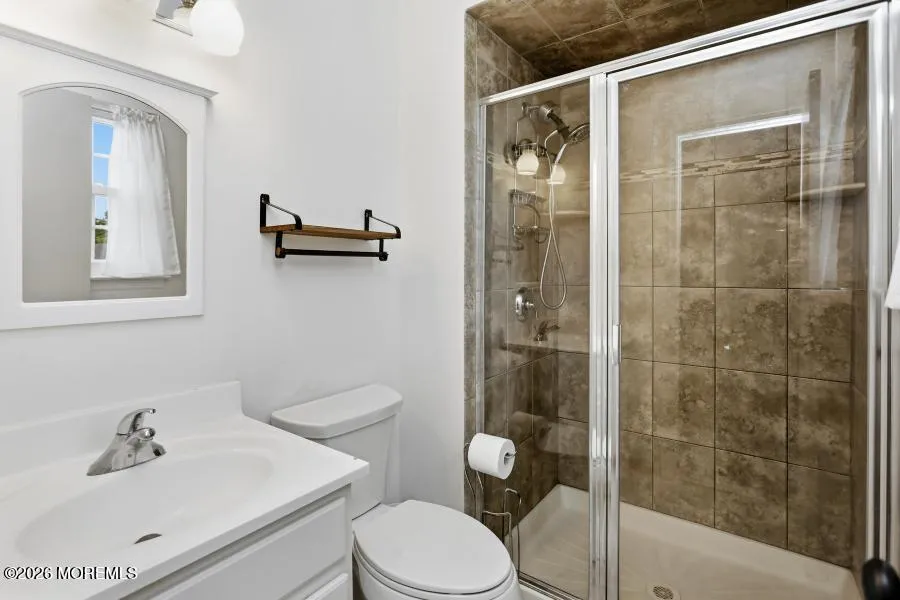 16 Starlight Road Howell, NJ 07731