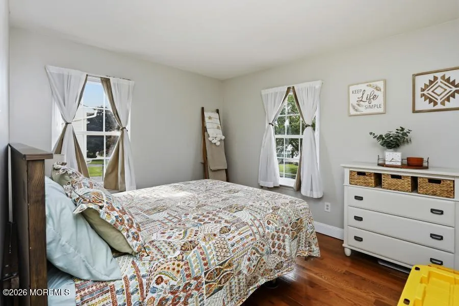 16 Starlight Road Howell, NJ 07731