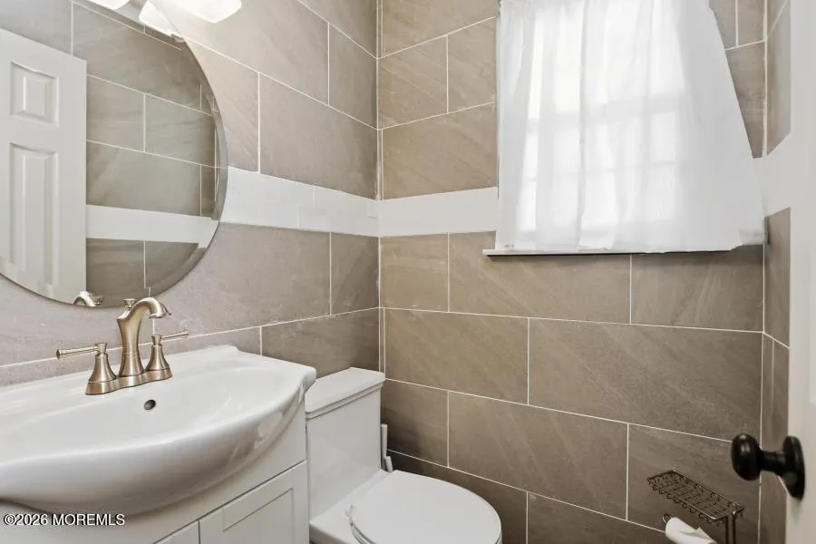 16 Starlight Road Howell, NJ 07731