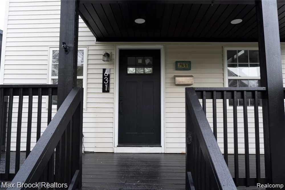 631 Humphrey Avenue Birmingham City, MI 48009