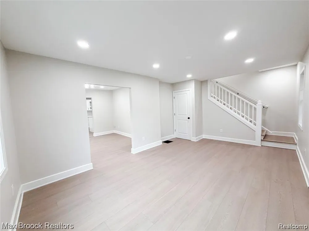 631 Humphrey Avenue Birmingham City, MI 48009
