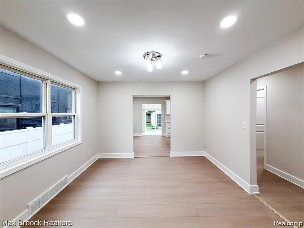 631 Humphrey Avenue Birmingham City, MI 48009