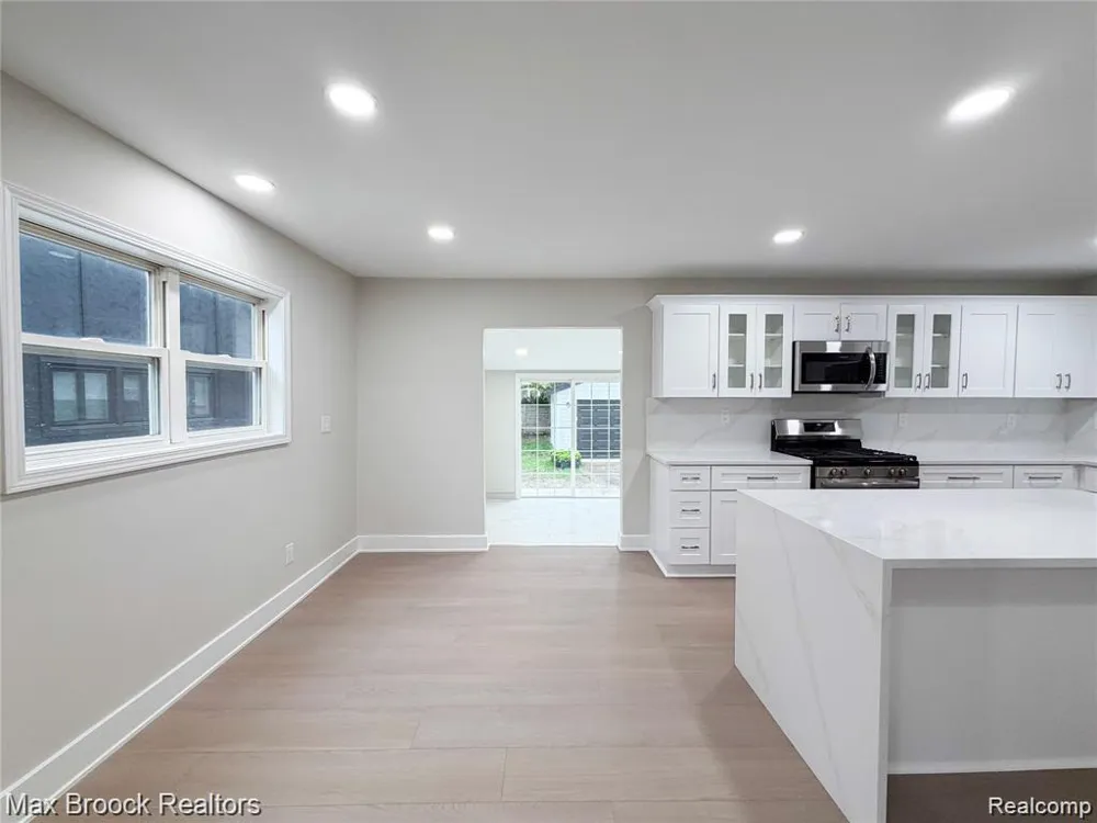 631 Humphrey Avenue Birmingham City, MI 48009