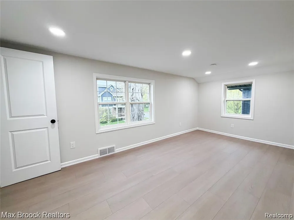 631 Humphrey Avenue Birmingham City, MI 48009