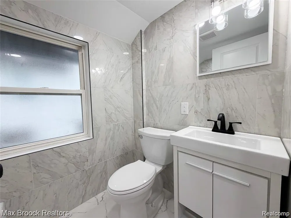 631 Humphrey Avenue Birmingham City, MI 48009