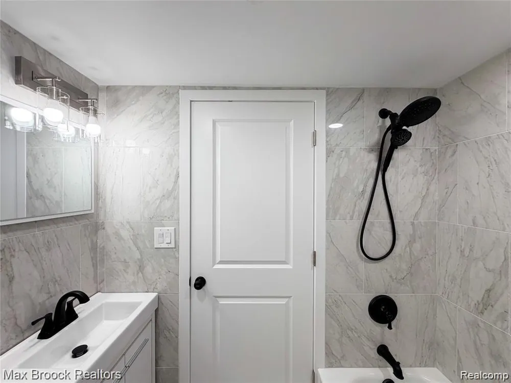 631 Humphrey Avenue Birmingham City, MI 48009