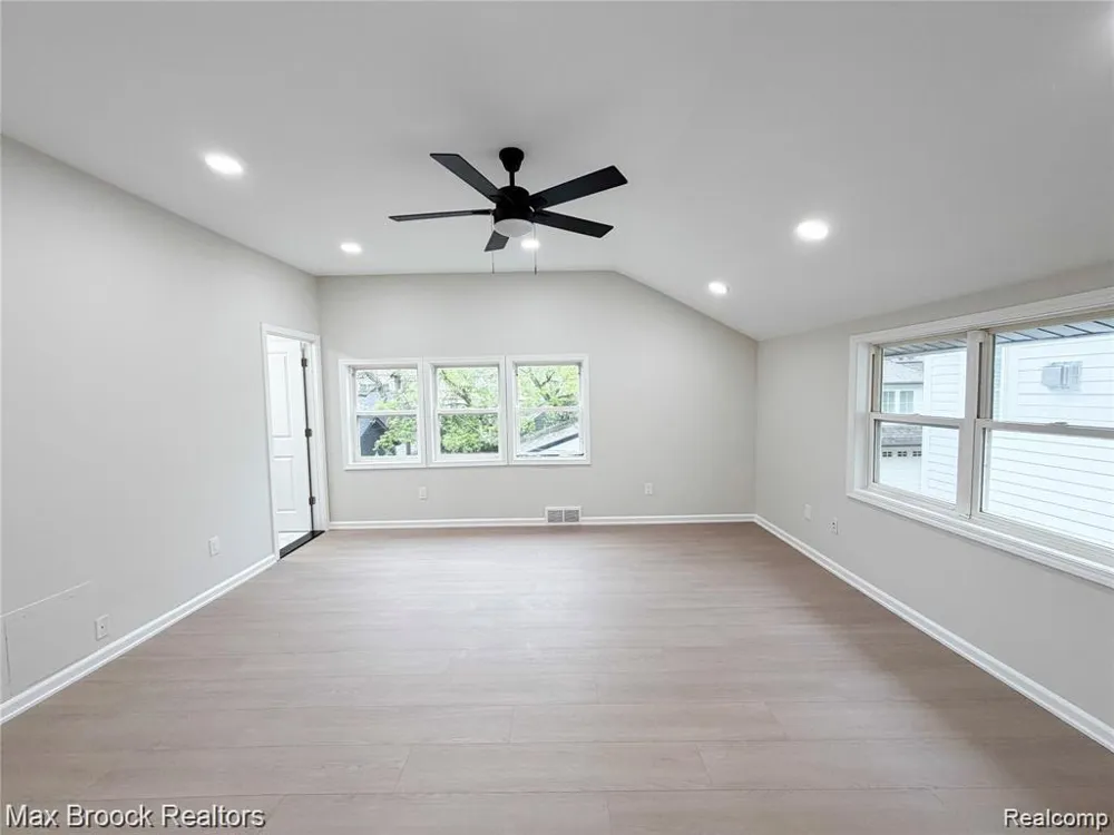 631 Humphrey Avenue Birmingham City, MI 48009