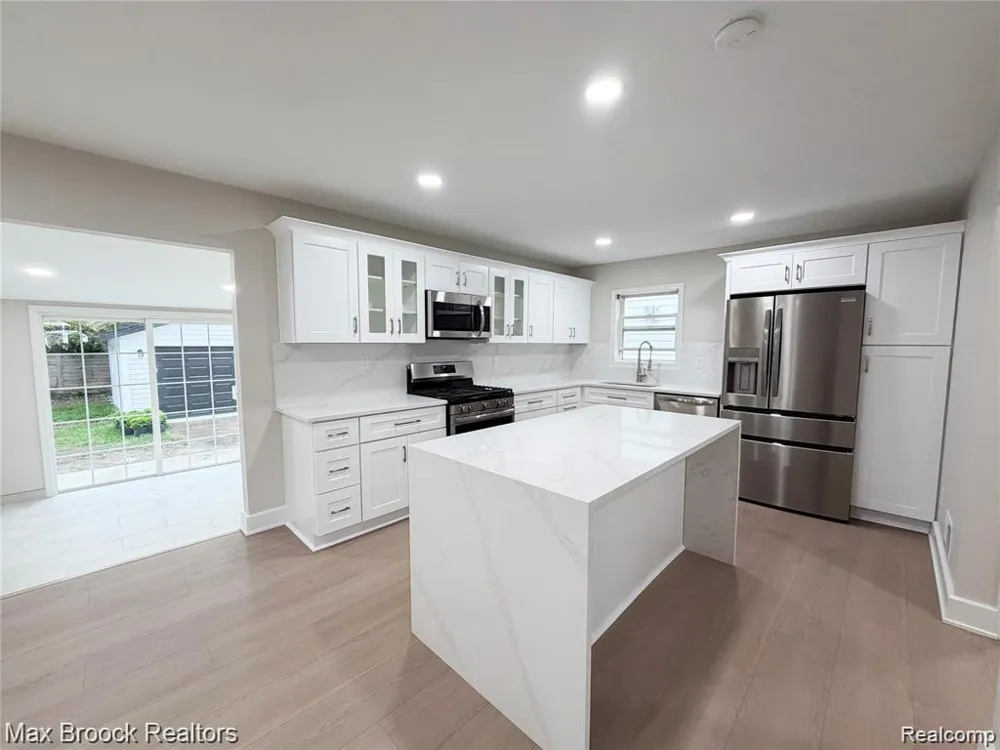 631 Humphrey Avenue Birmingham City, MI 48009