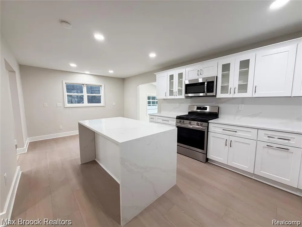 631 Humphrey Avenue Birmingham City, MI 48009