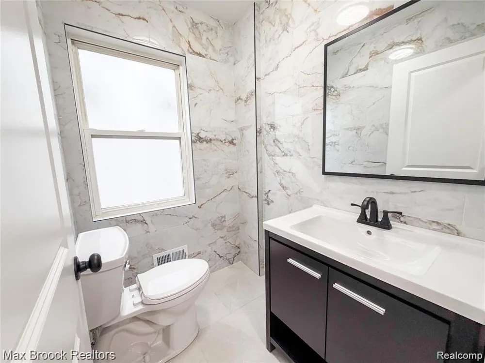 631 Humphrey Avenue Birmingham City, MI 48009