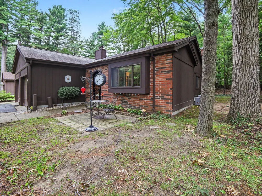692 Pineway Drive Norton Shores City, MI 49441