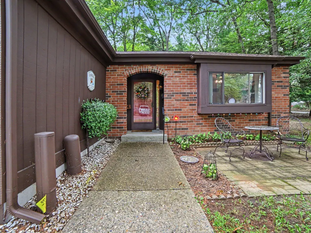 692 Pineway Drive Norton Shores City, MI 49441