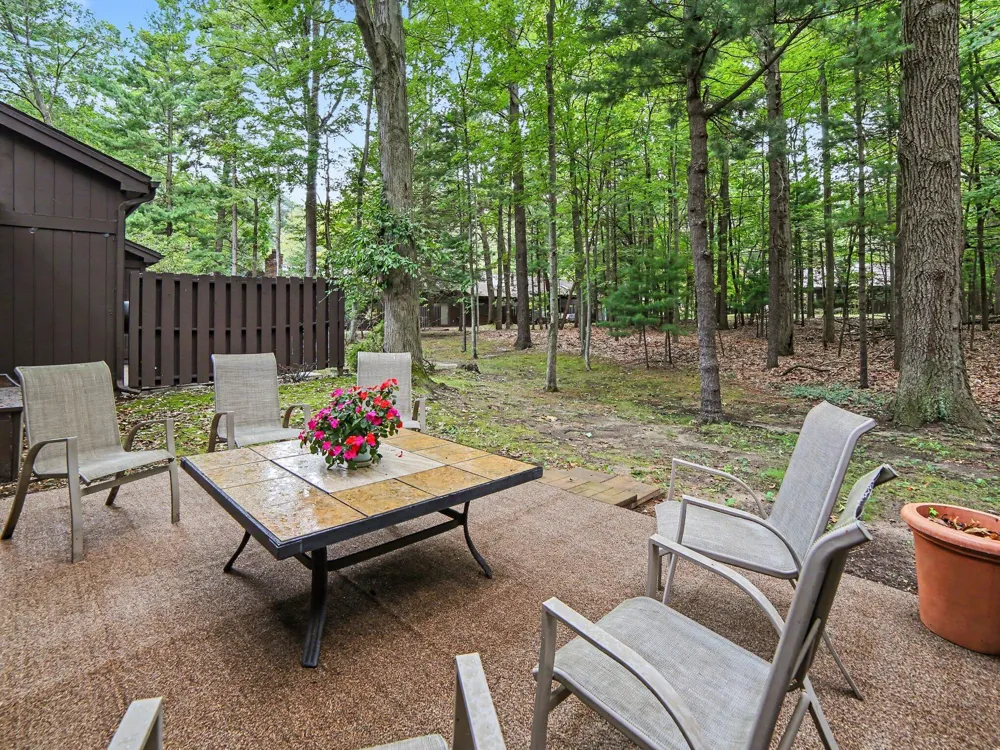 692 Pineway Drive Norton Shores City, MI 49441