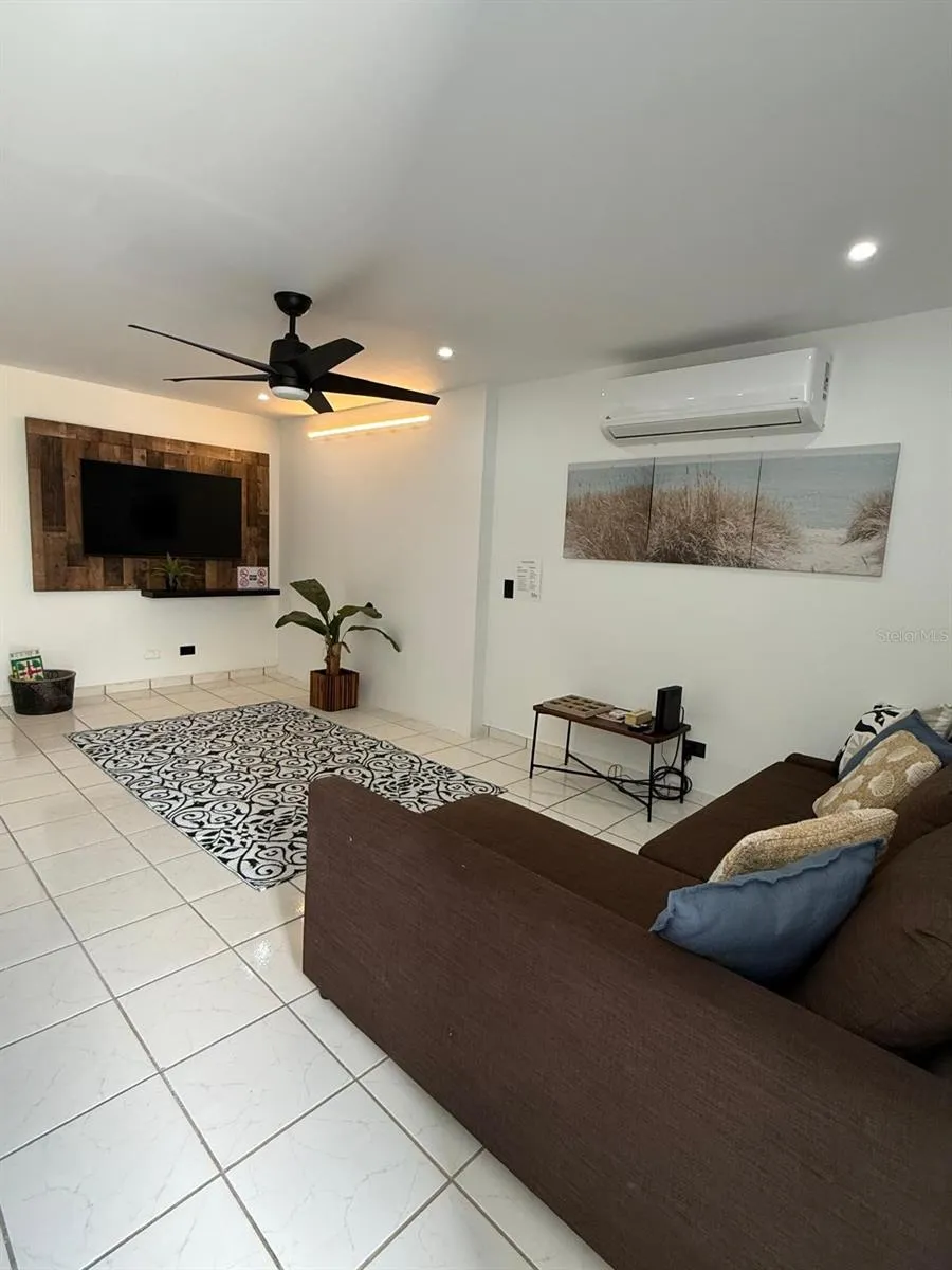 VILLA CAROLINA CALLE 102 #106-19 Carolina, PR 00985