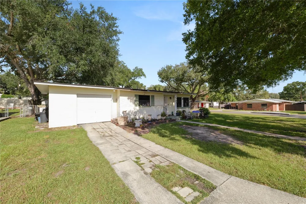 621 HILLSIDE DRIVE Lakeland, FL 33803