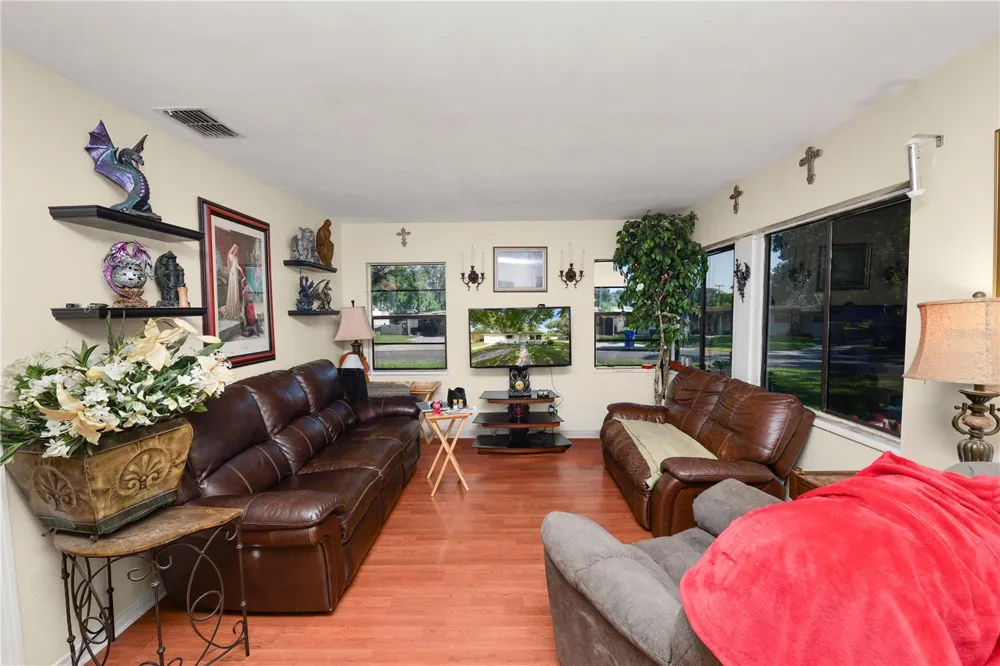621 HILLSIDE DRIVE Lakeland, FL 33803