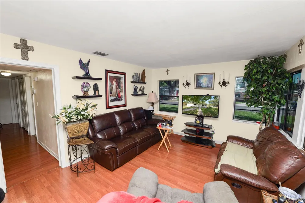 621 HILLSIDE DRIVE Lakeland, FL 33803
