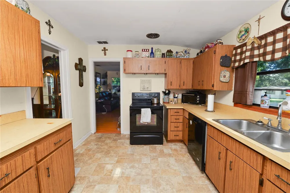 621 HILLSIDE DRIVE Lakeland, FL 33803