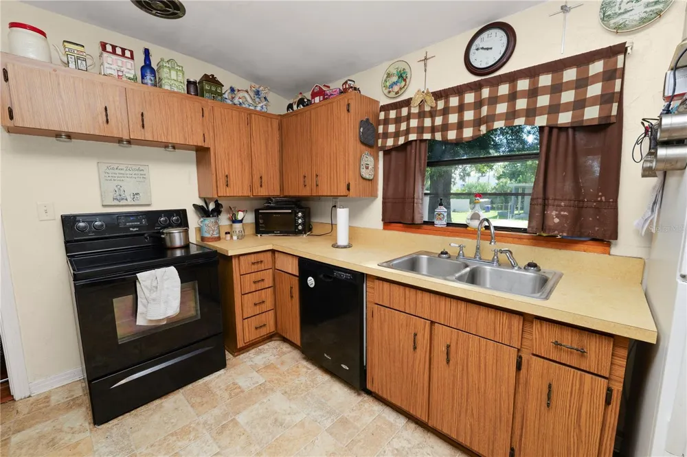 621 HILLSIDE DRIVE Lakeland, FL 33803