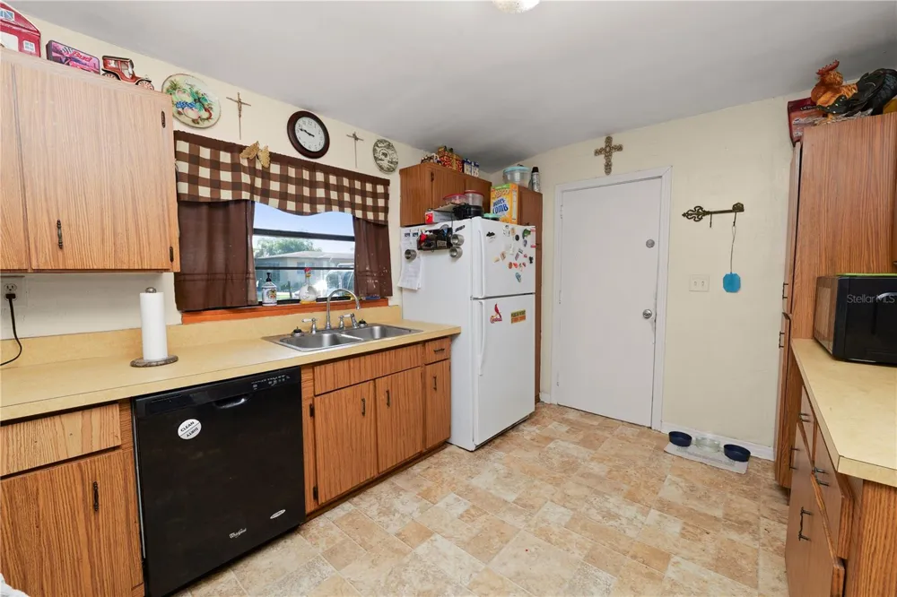 621 HILLSIDE DRIVE Lakeland, FL 33803