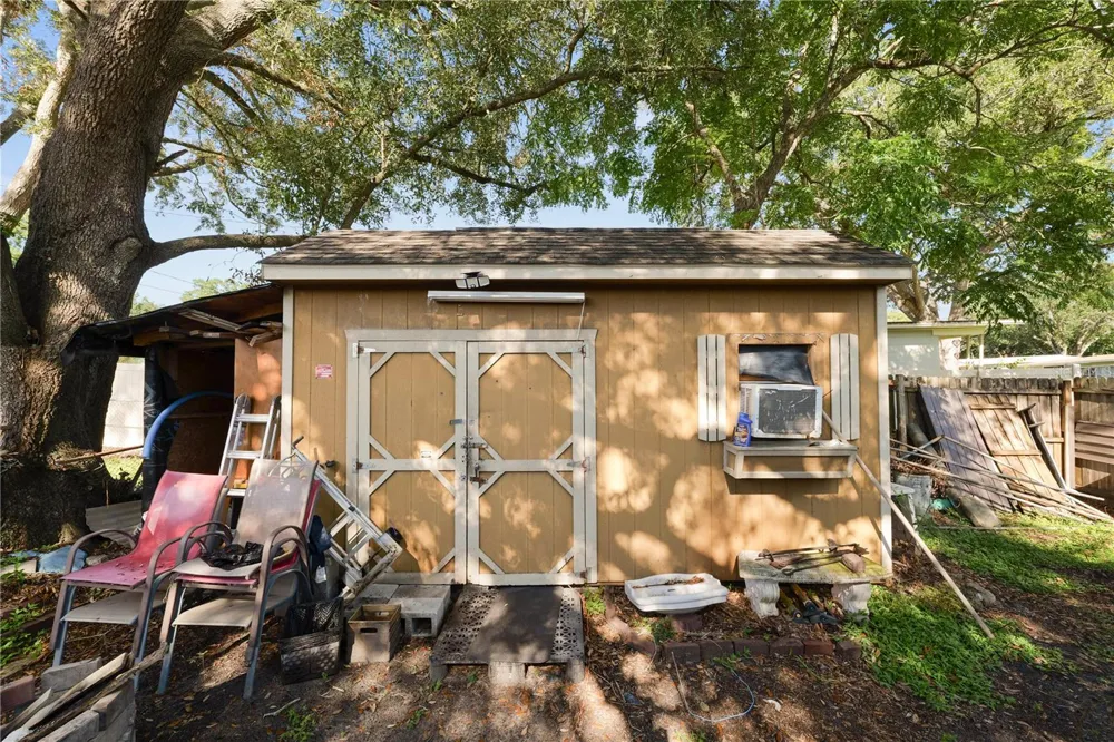621 HILLSIDE DRIVE Lakeland, FL 33803