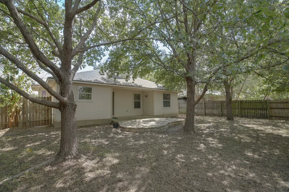 402 Hickory Tree Drive Georgetown, TX 78626