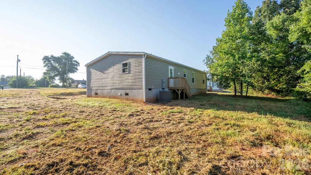 2203 Kingston Road Kingstown, NC 28150