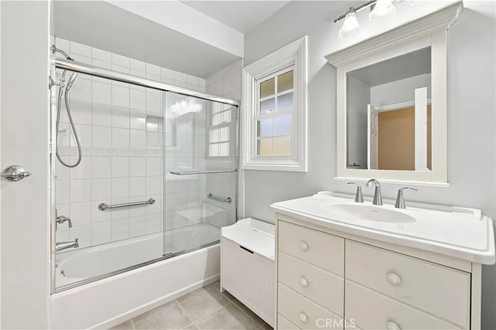 10555 Monogram Avenue Granada Hills, CA 91344