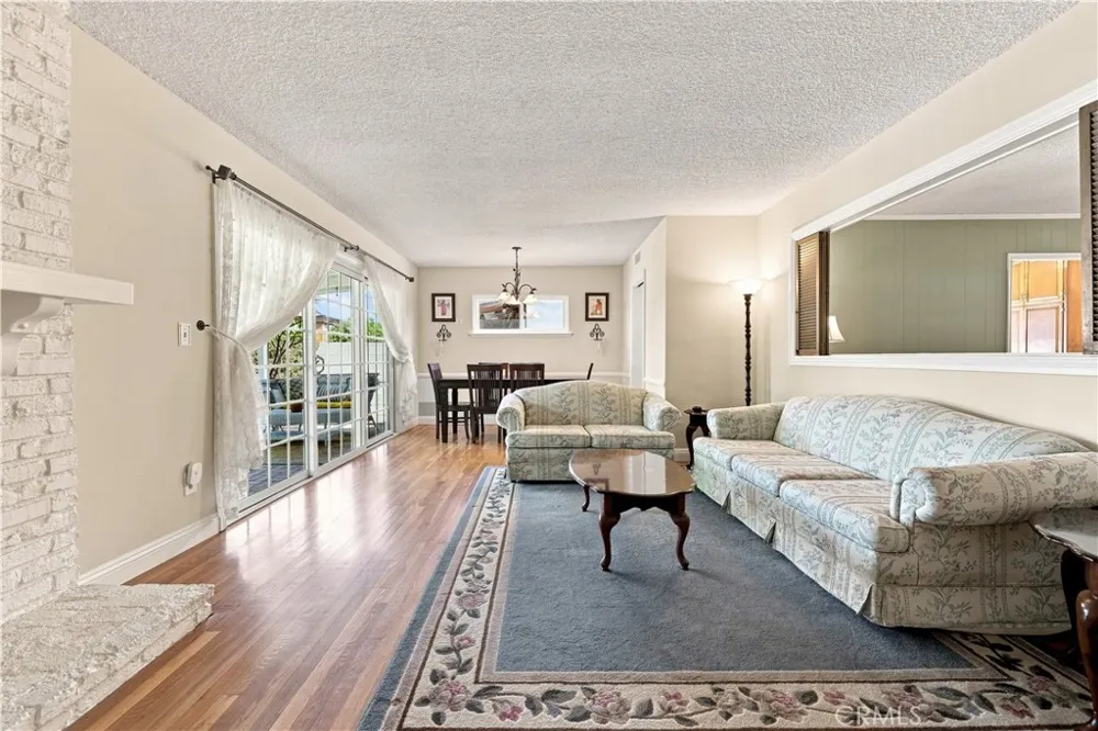 10555 Monogram Avenue Granada Hills, CA 91344