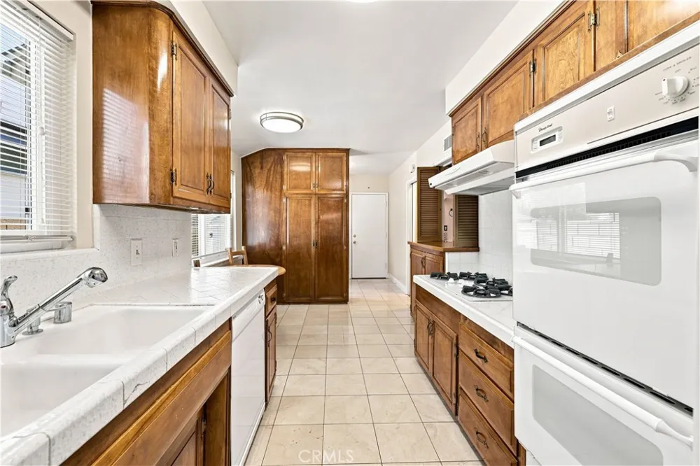 10555 Monogram Avenue Granada Hills, CA 91344
