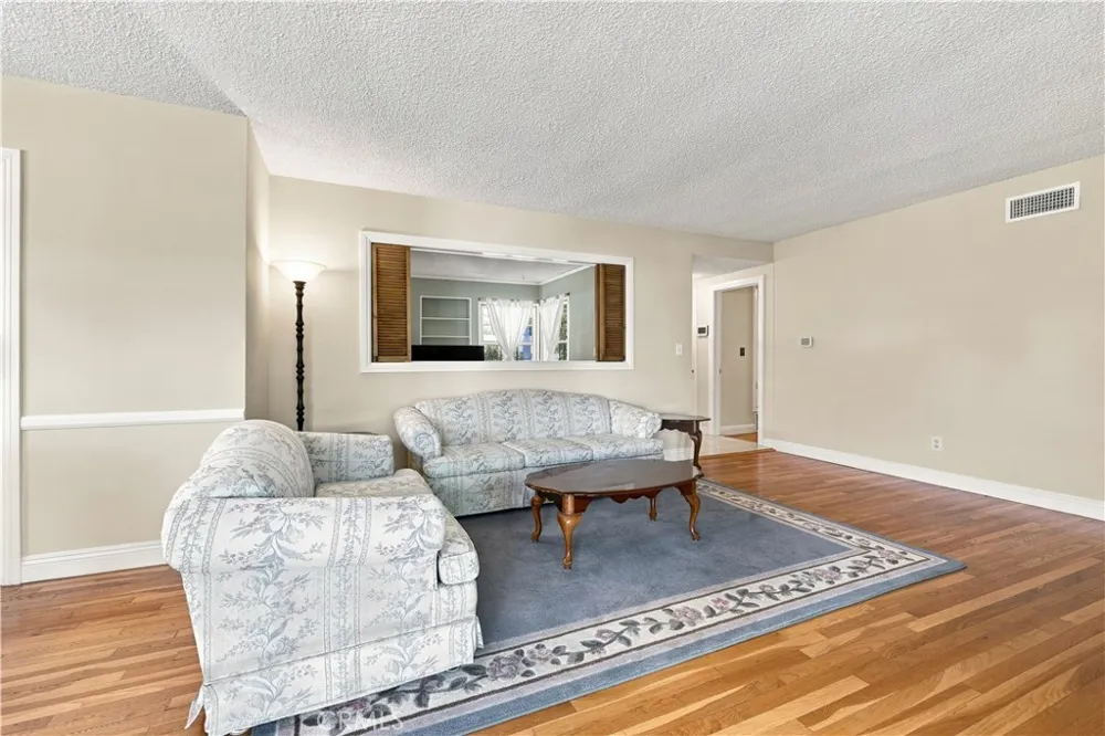 10555 Monogram Avenue Granada Hills, CA 91344