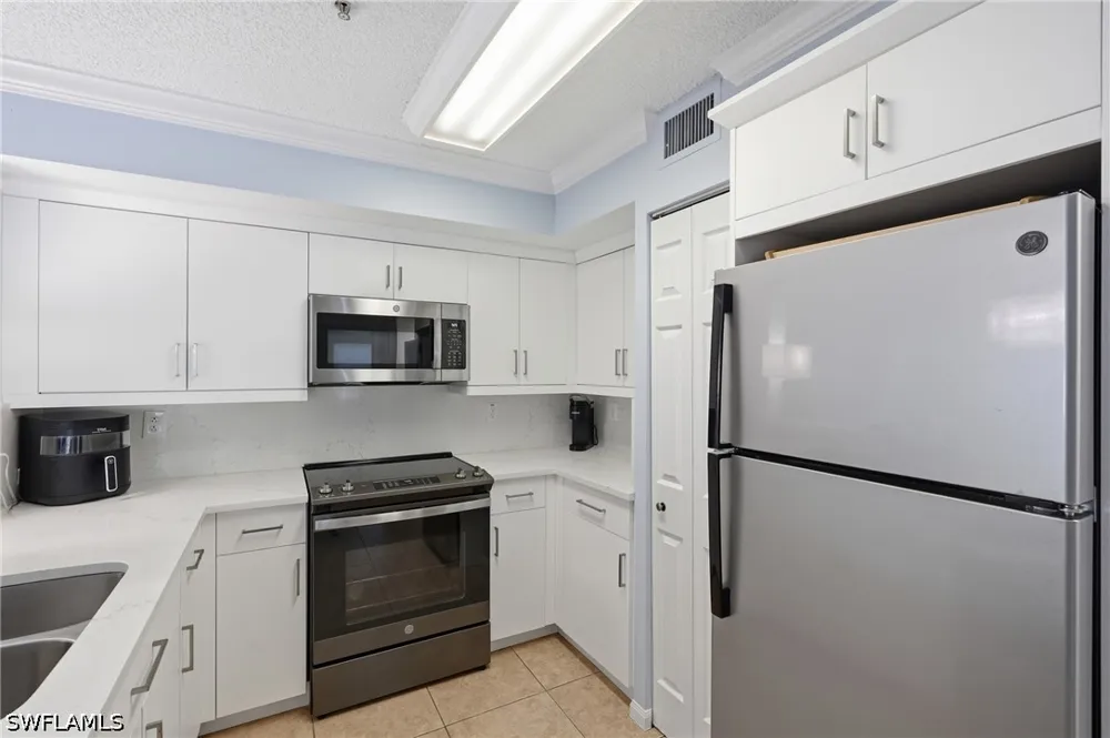 Wildwood Lakes Boulevard #208 Naples, FL 34104