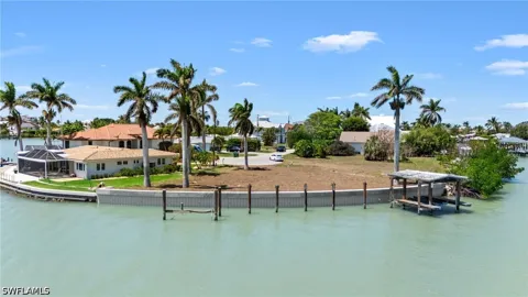 Tahiti Street