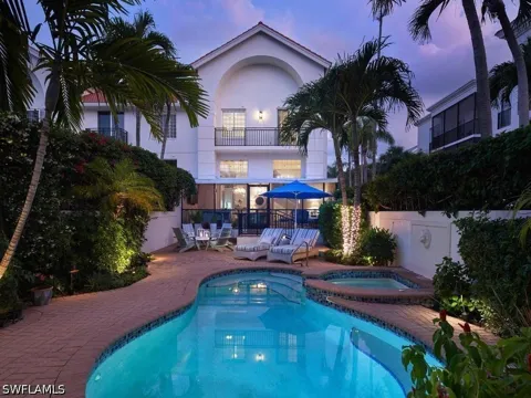 10th Avenue S #305