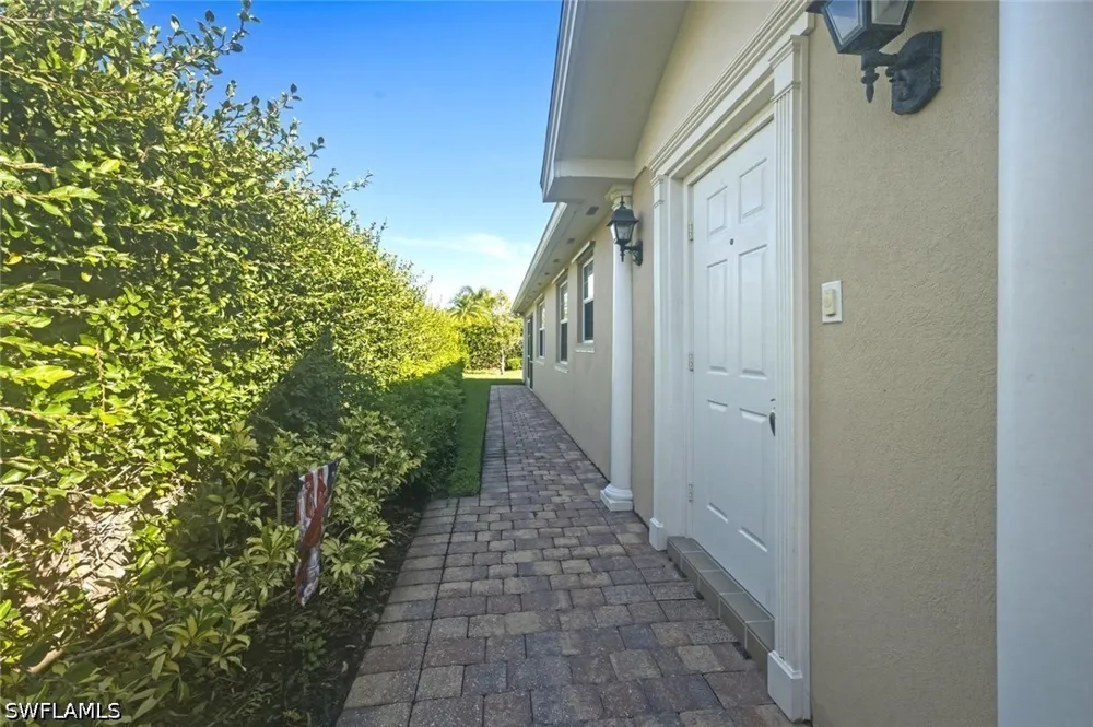 Emilia Lane Naples, FL 34114