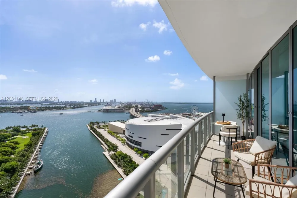 888 Biscayne Blvd #2510 Miami, FL 33132