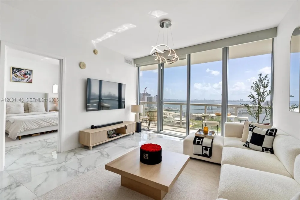 888 Biscayne Blvd #2510 Miami, FL 33132