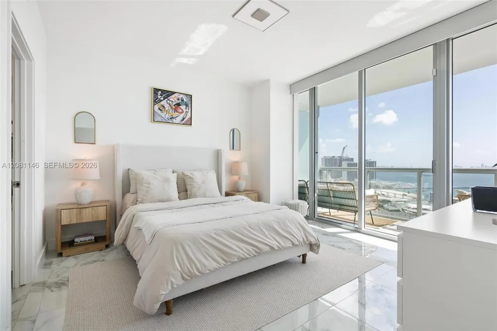 888 Biscayne Blvd #2510 Miami, FL 33132