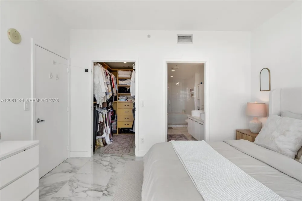 888 Biscayne Blvd #2510 Miami, FL 33132