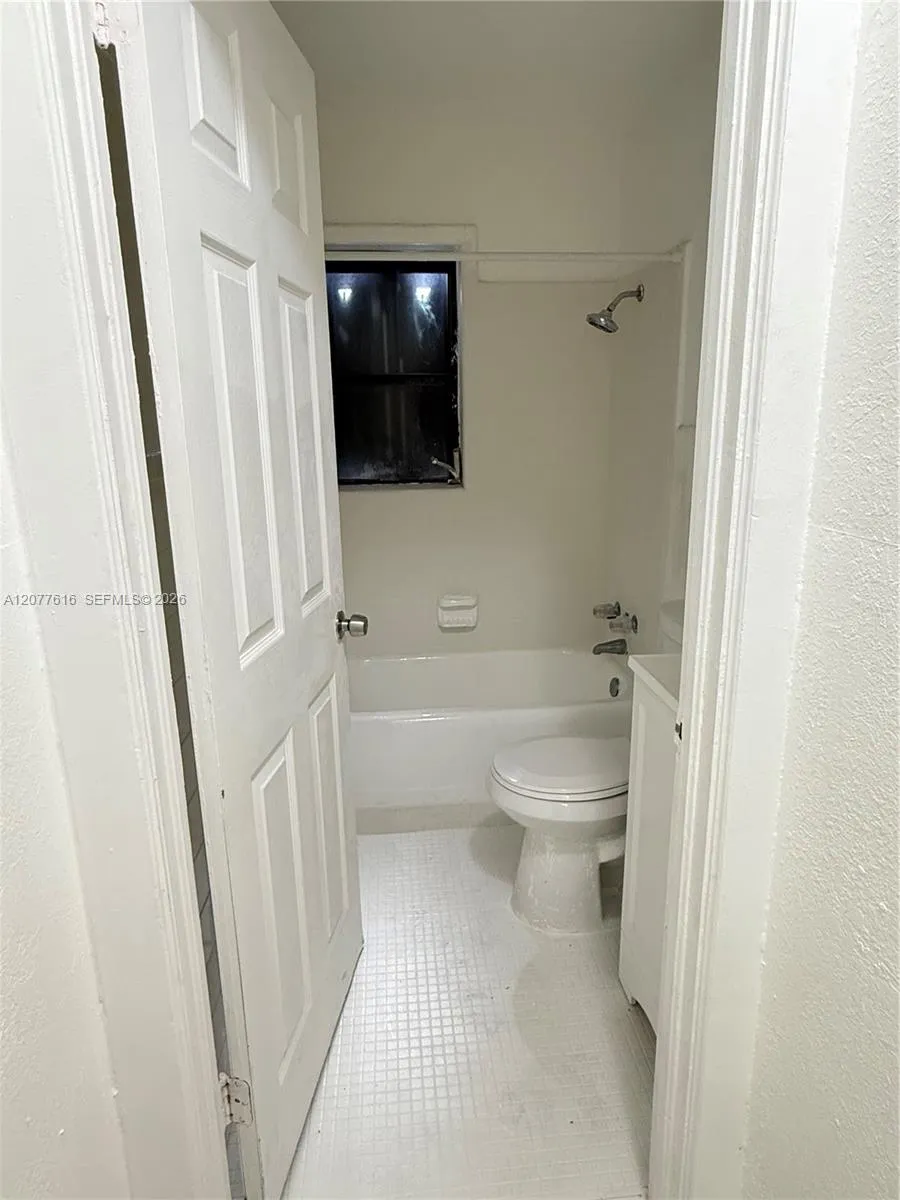 183 Silver Beach Rd Riviera Beach, FL 33403
